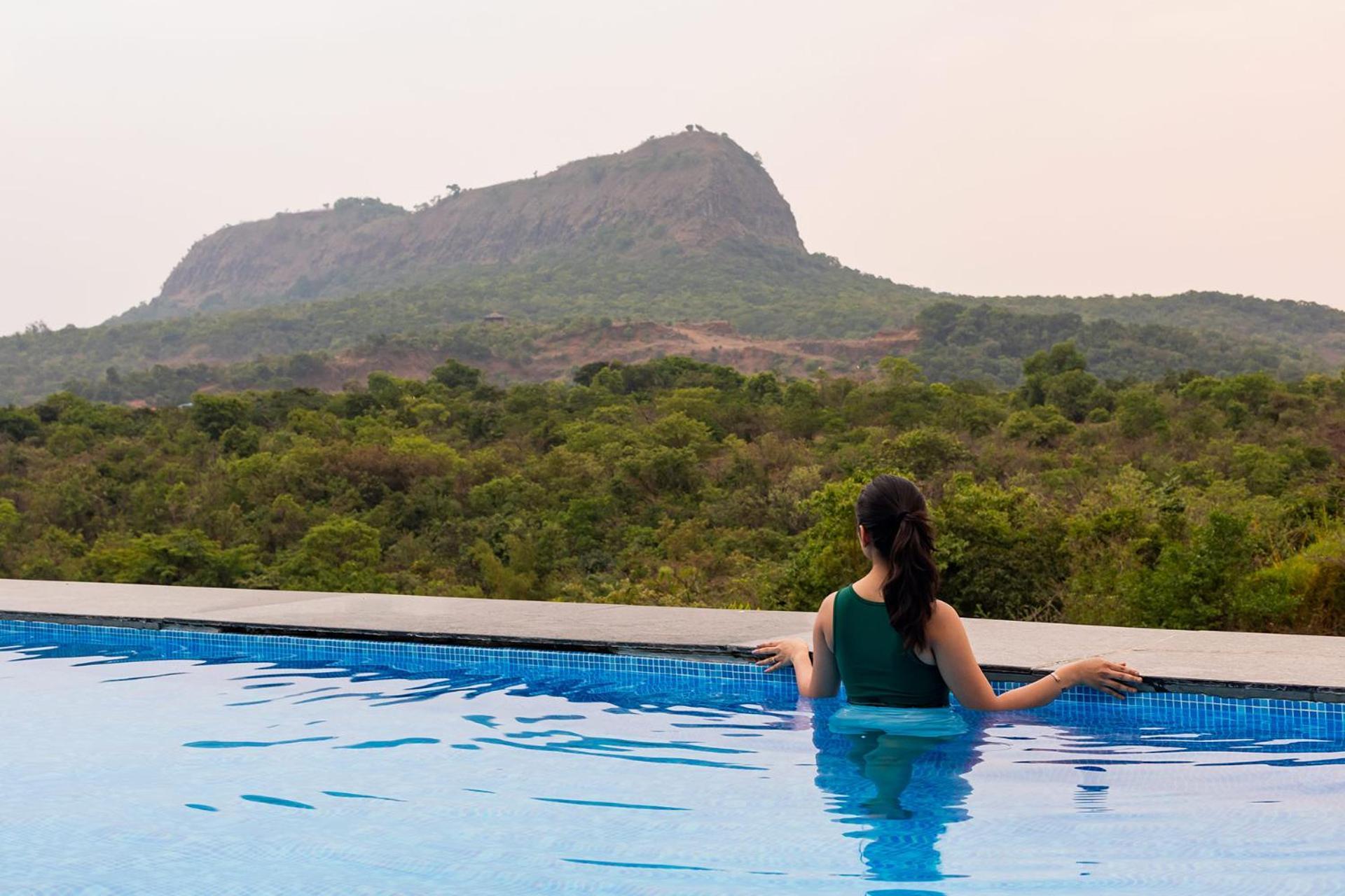 Stayvista'S Villa 107 At Canary Farms - Pure Veg With Huge Lawn, Pool And Home Theatre Lonavala Luaran gambar